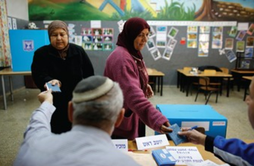 Israeli Arab women voting 370 (photo credit: Reuters)