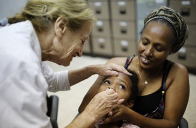 polio vaccine illustrative 370 (photo credit: REUTERS/Oswaldo Rivas)