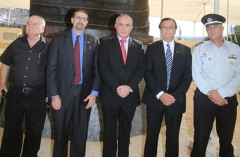 LEADERS FROM the US and Israel pose (photo credit: Courtesy KKI-JNF)