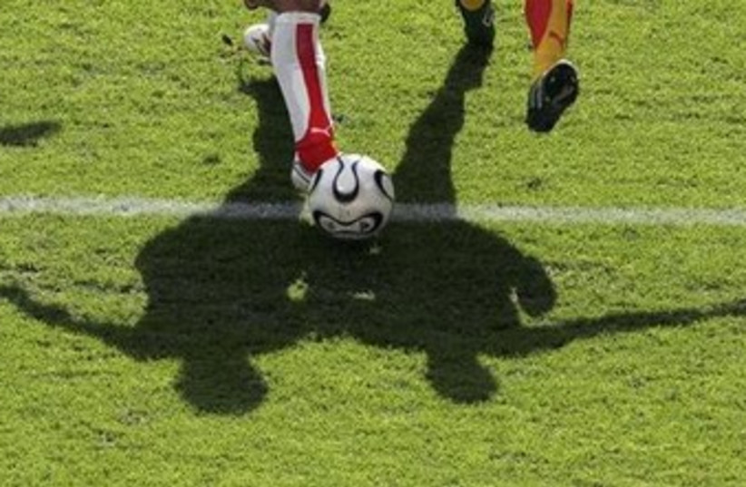 Soccer ball 370 (photo credit: REUTERS)