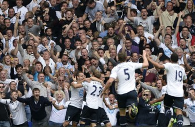 Tottenham players celebrate with fans 370 (photo credit: reuters)