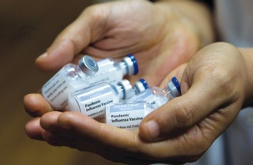 Flu vaccine 370 (photo credit: REUTERS)