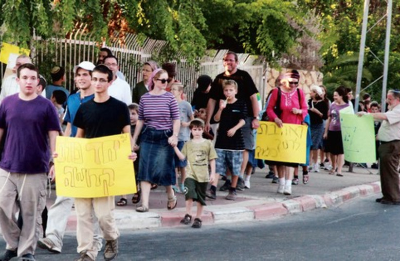 A demonstration in support of Orot Banot elementary school (photo credit: Marc Israel Sellem)