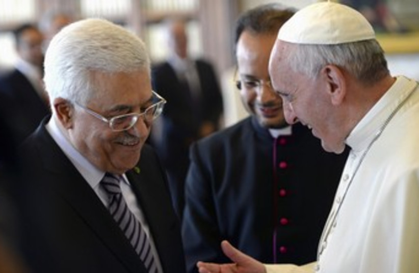 Pope Francis hosts Abbas at Vatican 370 (photo credit: REUTERS)