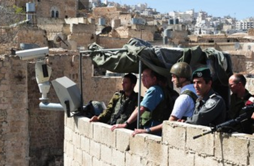 Moshe Ya'alon on Hebron tour 370 (photo credit: Ariel Hermoni, Defense Ministry)