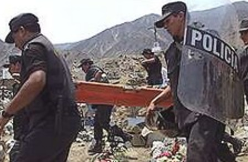 peruvian police 224.88 (photo credit: AP)