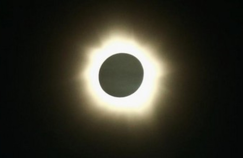 Solar eclipse 370 (photo credit: REUTERS)