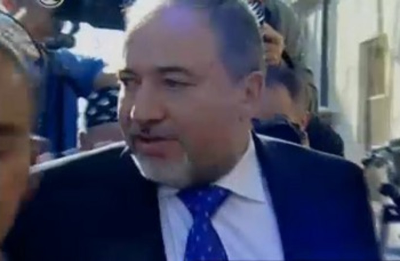 Liberman arrives at court for verdict 370 (photo credit: Screenshot Channel 10)
