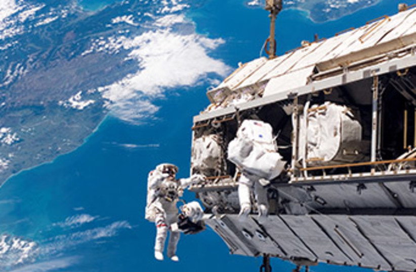 International space station 370 (photo credit: NASA)