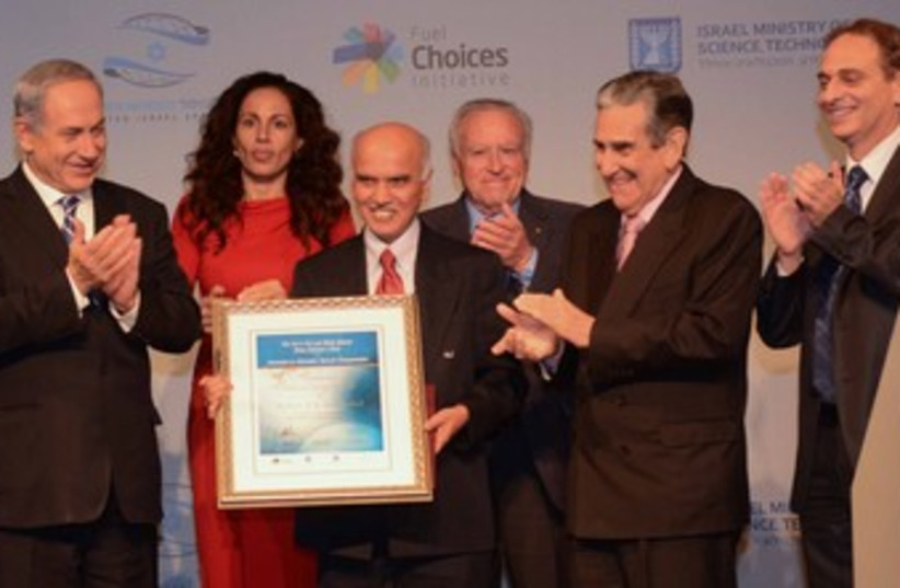 Netanyahu awards biofuel prize 370 (photo credit: Avi Hayoun)