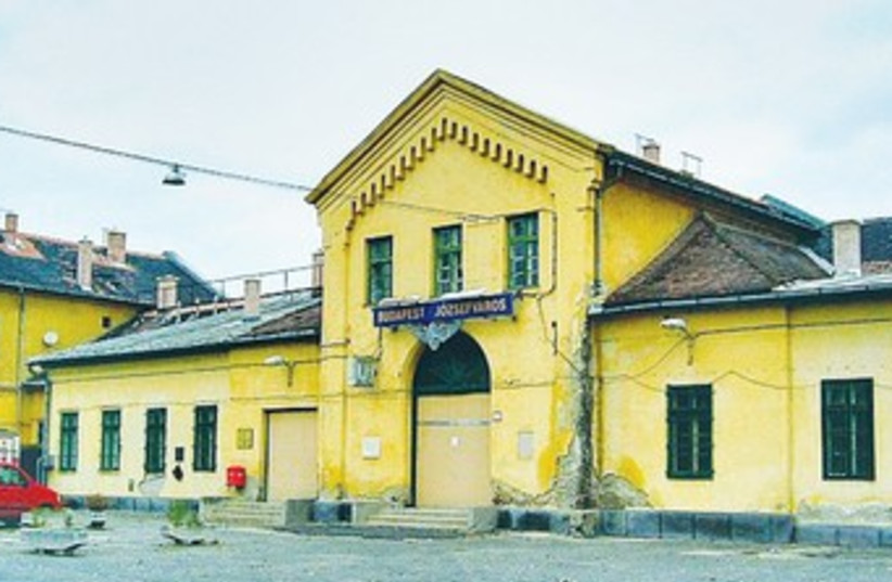 JOZSEFVAROS train station 370 (photo credit: Wikimedia Commons)