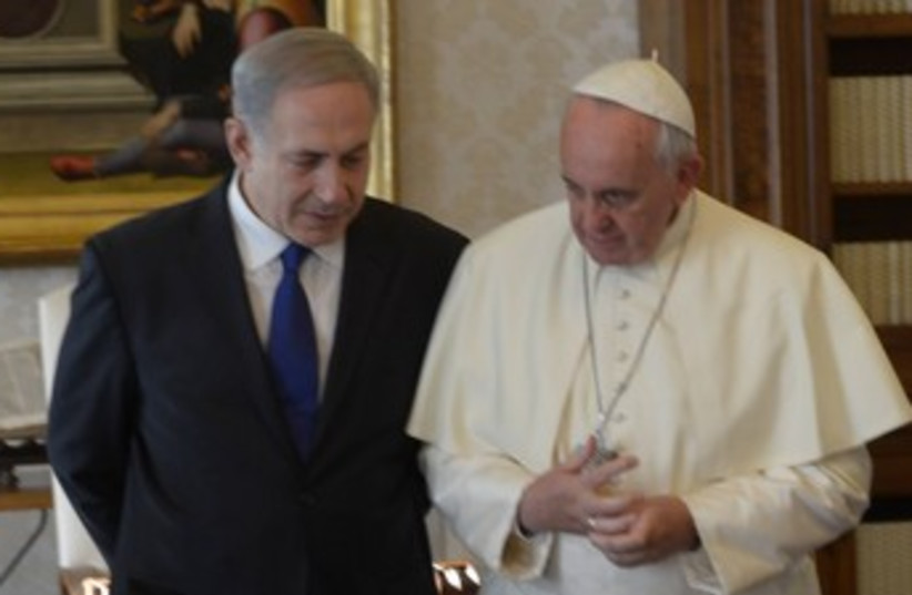 Netanyahu and pope 370 (photo credit: Amos Ben-Gershom/GPO)