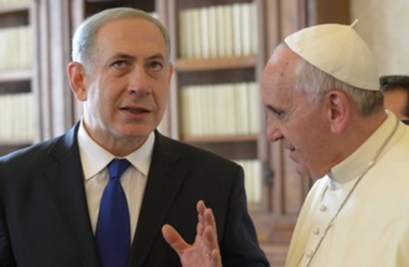 Netanyahu and pope 2 370 (photo credit: Amos Ben-Gershom/GPO)