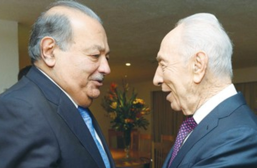 Peres and Carlos Slim Mexico 370 (photo credit: Mark Neiman/GPO)