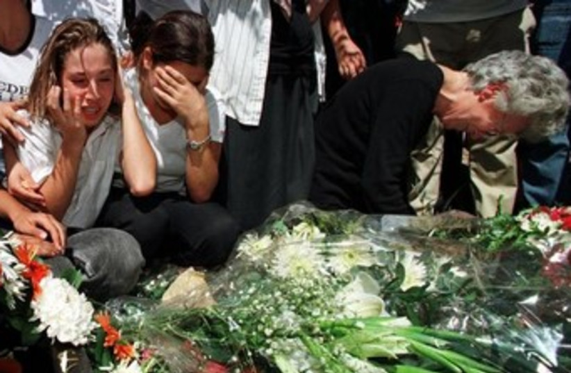 Friends and relatives of Samdar Elhanon mourn her death 370 (photo credit: REUTERS)