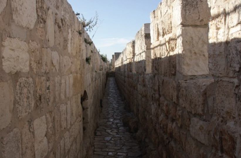 Ramparts atop the Old City walls jerusalem 521 (photo credit: SHMUEL BAR-AM)