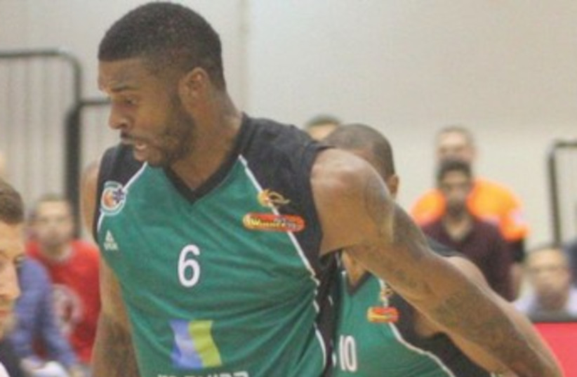Smith, who leads his team in points, rebounds, assists, steals and minutes, will look to help the Greens back to winning ways when they visit Hapoel Eilat on Sunday. (photo credit: Adi Avishai)