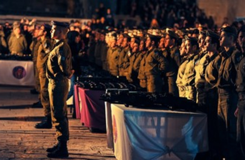 Givati swearing in ceremony at the Western Wall in Jerusalem. (photo credit: IDF SPOKESMAN'S OFFICE)