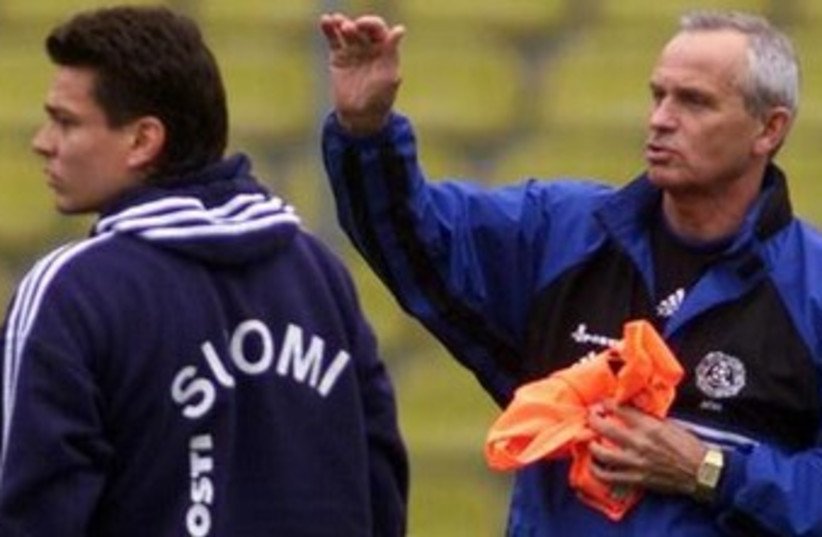 Richard Moller Nielsen (R) gestures during a practice with the Finland national team. (photo credit: REUTERS)