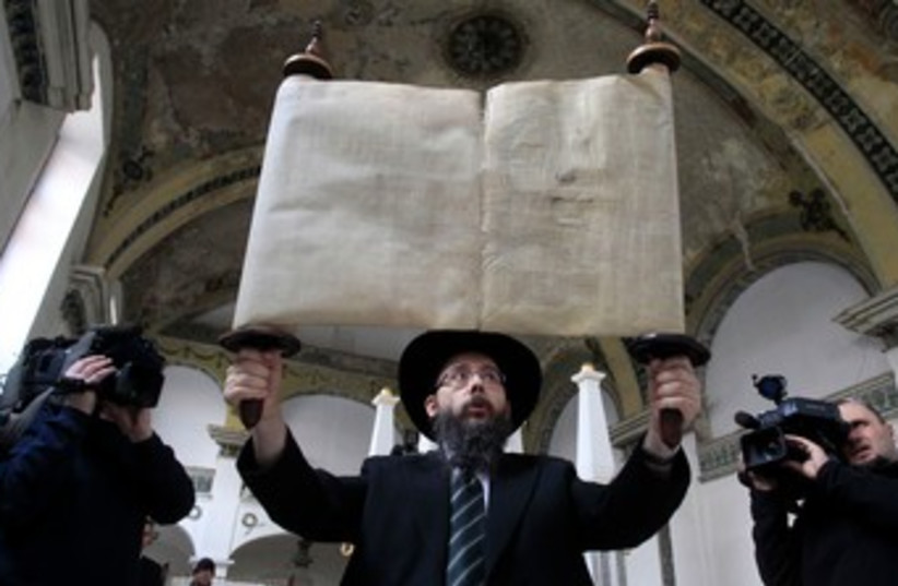 Rabbi Baruch Oberlander with Torah, February 18, 2014. (photo credit: REUTERS)