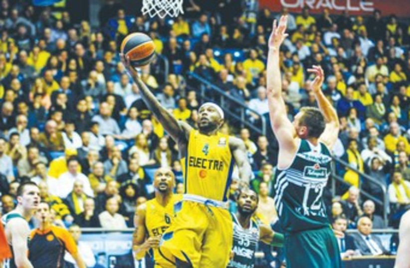 Maccabi Tel Aviv guard Tyrese Rice scored a game-high 19 points to lead the yellow-and-blue to a 77-67 victory over Zalgiris Kaunas at Nokia Arena last night. (photo credit: ASAF KLIGER)