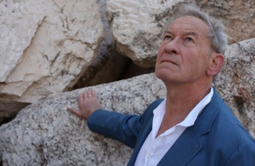 Simon Schama in his documentary “The Story of the Jews” visits the site of the Temple Mount (photo credit: JTA)