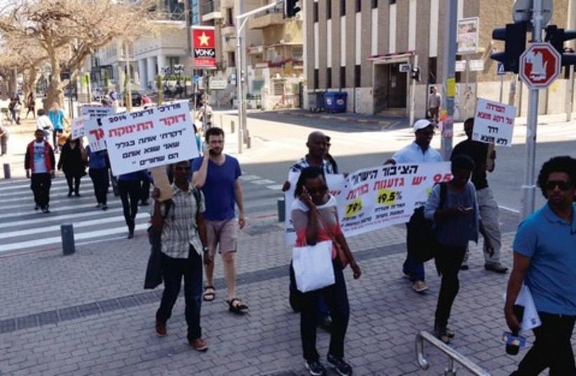 Activists march down Rothschild Boulevard (photo credit: SETH J. FRANTZMAN)