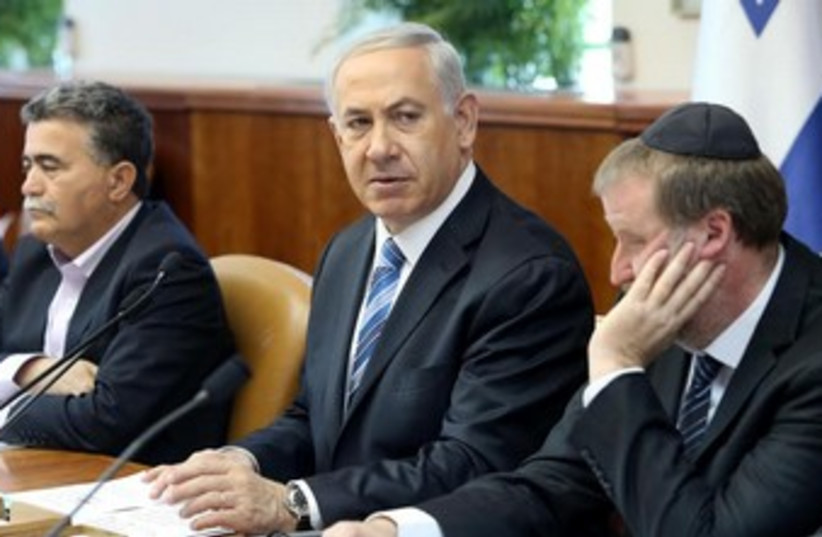 Prime Minister Binyamin Netanyahu speaks to the cabinet, April 6, 2014. (photo credit: AMIT SHABAY/POOL)