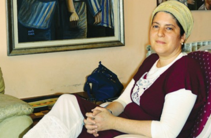 GUELA TWERSKY sits in her home (photo credit: COURTESY DAPEI KATOM)