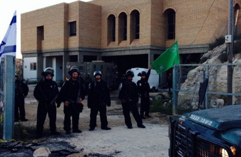 Border Police at Yitzhar, April 11, 2014. (photo credit: IDF SPOKESMAN'S OFFICE)