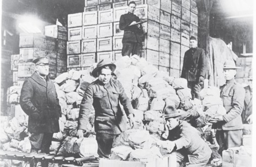 Packing a shipment of matzot on April 9, 1919 for the 77th division for men of Jewish faith in the American Expeditionary Force for Passover, at Warehouse No. 40, Q.M.C. Depot, St. Denis (France) (photo credit: LIBRARY OF CONGRESS)