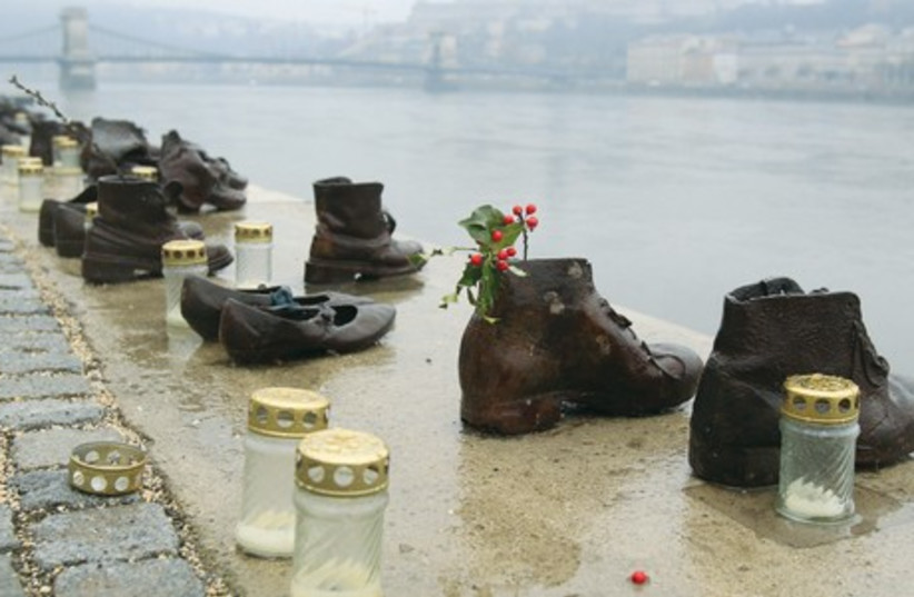 A memorial in Budapest to the Jews of Hungary. (photo credit: REUTERS)