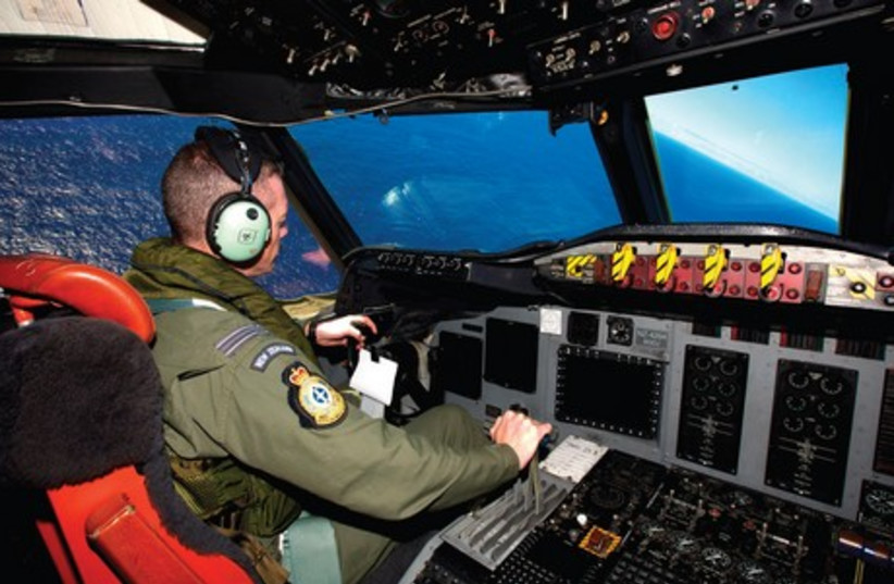 Royal New Zealand Air Force pilots look for the vanished Malaysian flight. (photo credit: REUTERS)