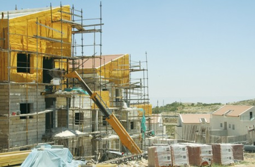Construction in West Bank settlement of Efrat, April 29, 2014. (photo credit: TOVAH LAZAROFF)