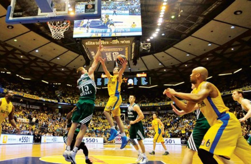 Yogev Ohayon drives to the basket during a Euroleague game. (photo credit: ASAF KLIGER)