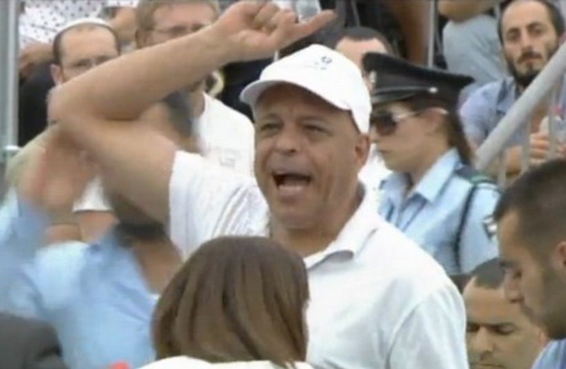 Protester interrupts Netanyahu's Remembrance Day speech (photo credit: screenshot)