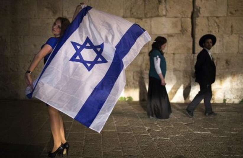Revelers celebrate Independence Day with a party in Jerusalem, May 5, 2014. (photo credit: REUTERS)