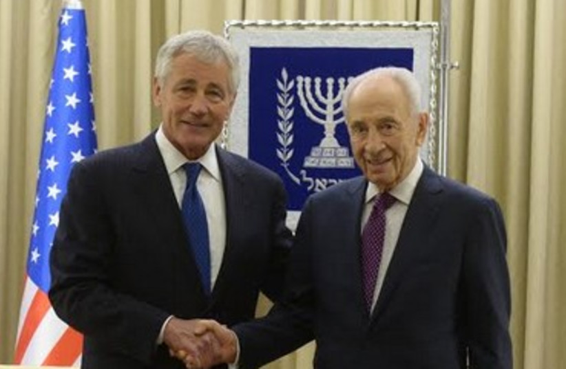 Hagel and Peres, May 16, 2014 (photo credit: GPO)