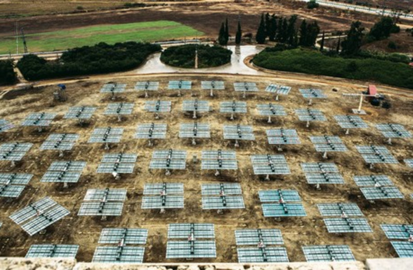 MIRRORS USED by Israeli start-up NewCO2fuel are seen at the Weizmann Institute of Science in Rehovot (photo credit: REUTERS)