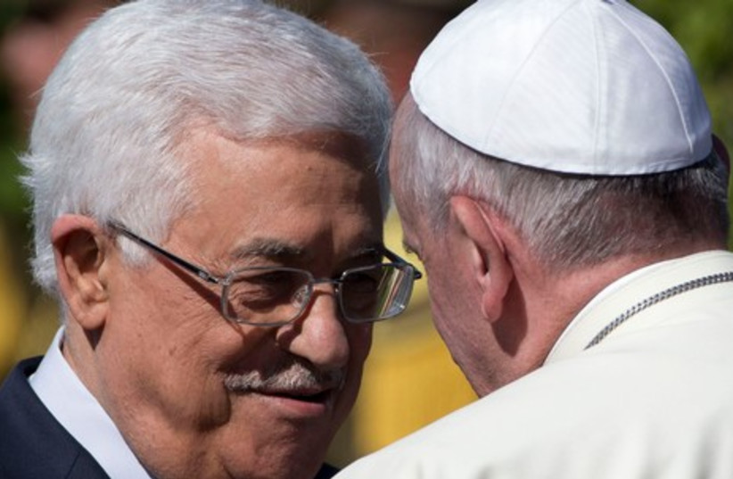 Pope Francis is greeted by Palestinian President Mahmoud Abbas upon his arrival to the West Bank city of Bethlehem May 25, 2014. (photo credit: REUTERS)