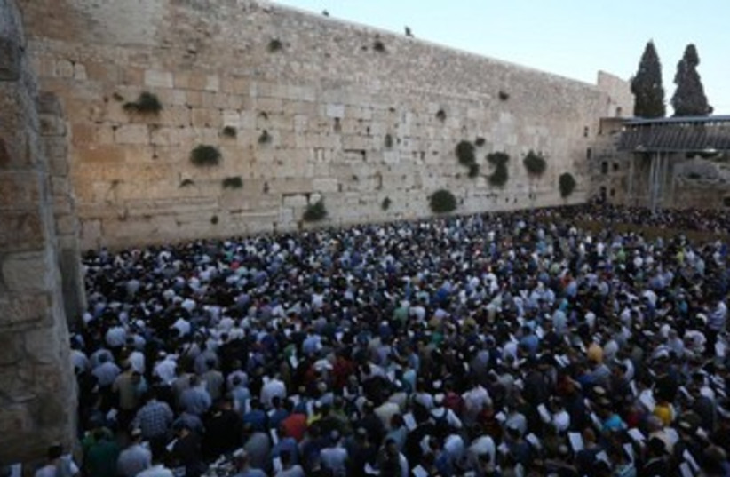 Prayer service at the Western Wall for the kidnapped teenagers. (photo credit: MARC ISRAEL SELLEM/THE JERUSALEM POST)