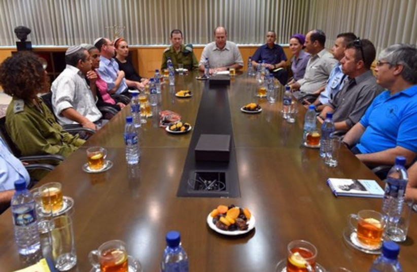 Defense Minister Moshe Ya'alon in a meeting with the parents of the kidnapped teen on June 18, 2014. (photo credit: DEFENSE MINISTRY)