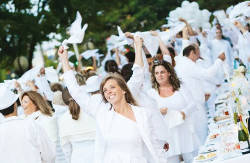 Participants in Quebec’s ‘Dinner in White,’ a worldwide spontaneous formal dinner in an undisclosed urban location. (photo credit: D.E.B. INTERNATIONAL)