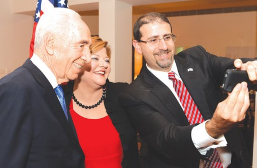 PRESIDENT SHIMON PERES in a selfie with US Ambassador Dan Shapiro and his wife, Julie Fisher. (photo credit: KOBI GIDEON/GPO)
