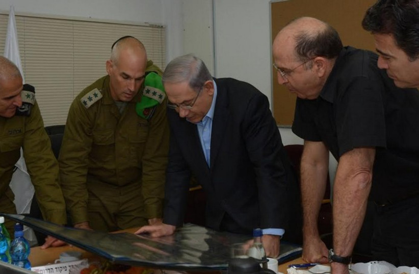 Netanyahu in security briefing with Ya'alon, July, 9, 2014. (photo credit: GPO)