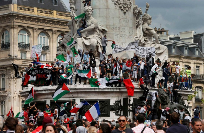 Protesters gather at Place de la Republique (photo credit: REUTERS)