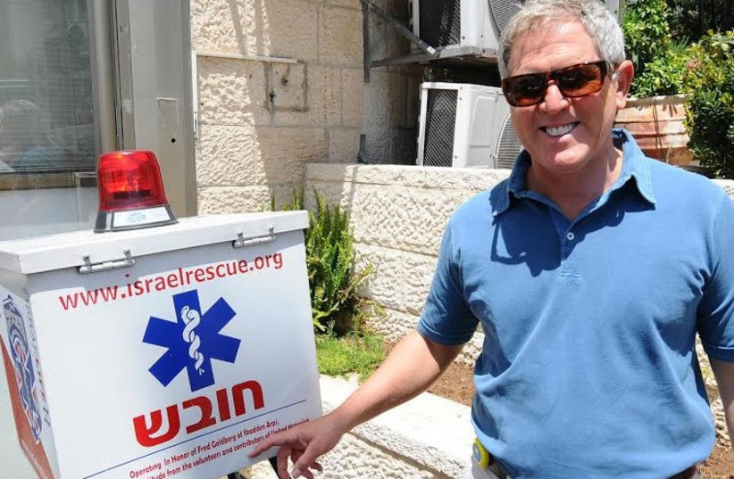 Philanthropist Jay Schottenstein at UH headquarters in Jerusalem (photo credit: UNITED HATZALAH‏)