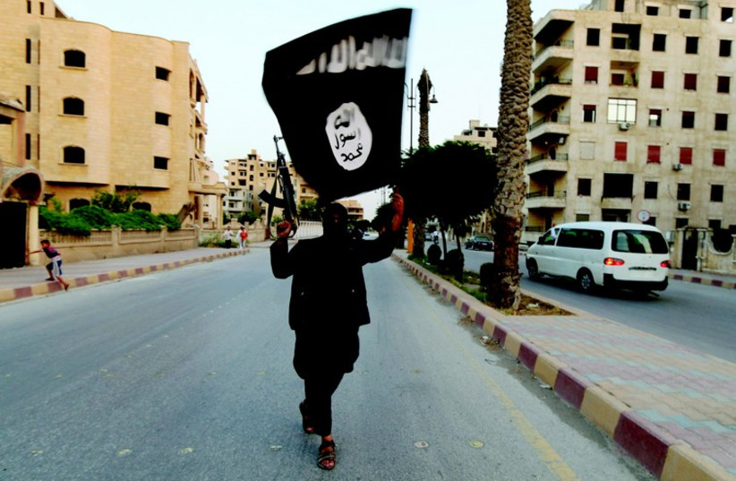 Partisan islamiste à Raqqa en Syrie (photo credit: REUTERS)