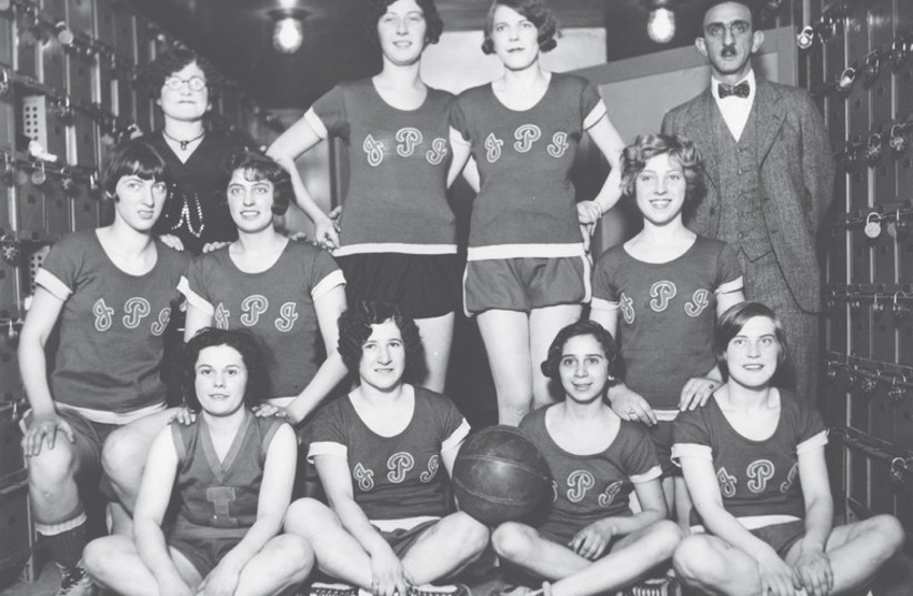 The Jewish People’s Institute Girls team pose for a group photo, 1928. (photo credit: COURTESY LEWIS UNIVERSITY LIBRARY)