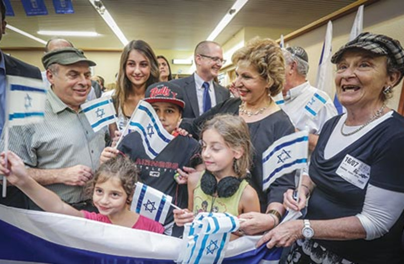 New immigrants arrived in Israel (photo credit: DAVID SALLEM)
